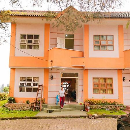 Villa Bukit Indah Brastagi / Berastagi Zewnętrze zdjęcie