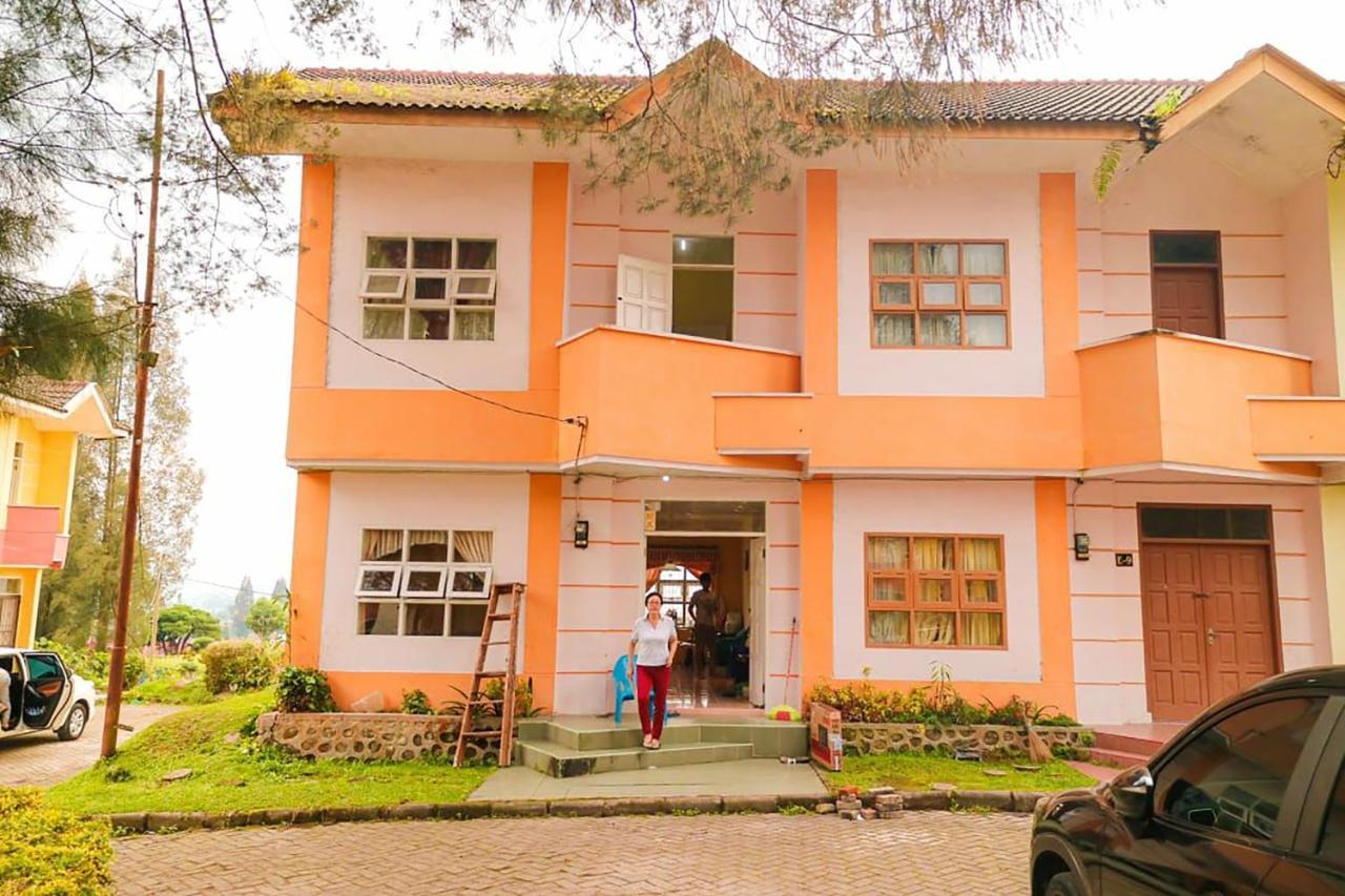 Villa Bukit Indah Brastagi / Berastagi Zewnętrze zdjęcie